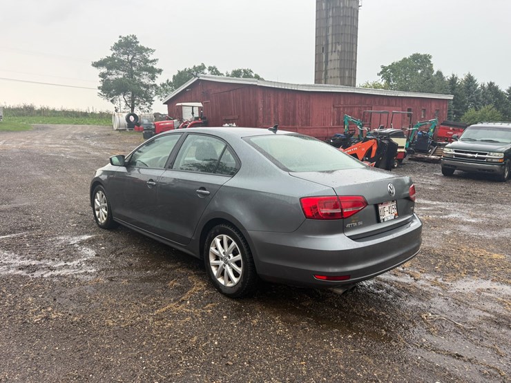 #55-•-2015-volkswagen-jetta-image-3