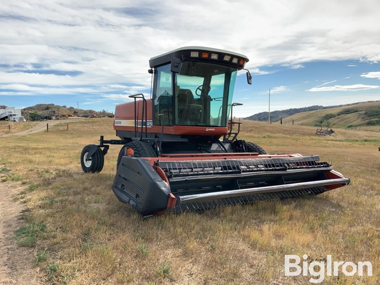 hesston-8250-image-3