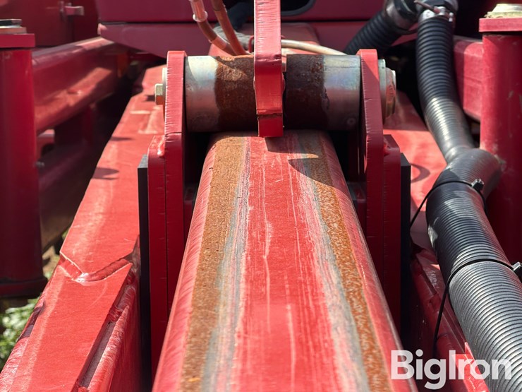 2015-titan-yieldtrac-tm24r-30-precision-tracked-planter-image-18