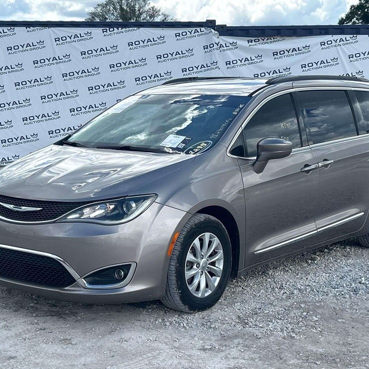 2017 CHRYSLER PACIFICA