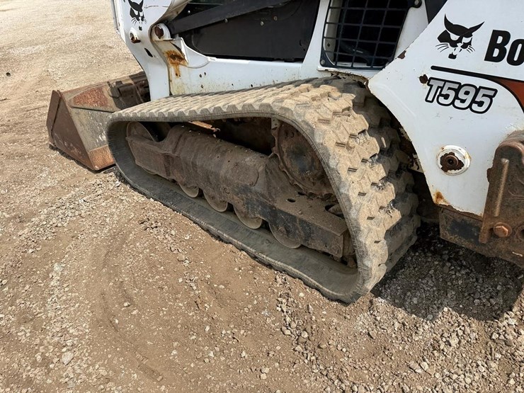 2020-bobcat-t595-image-16