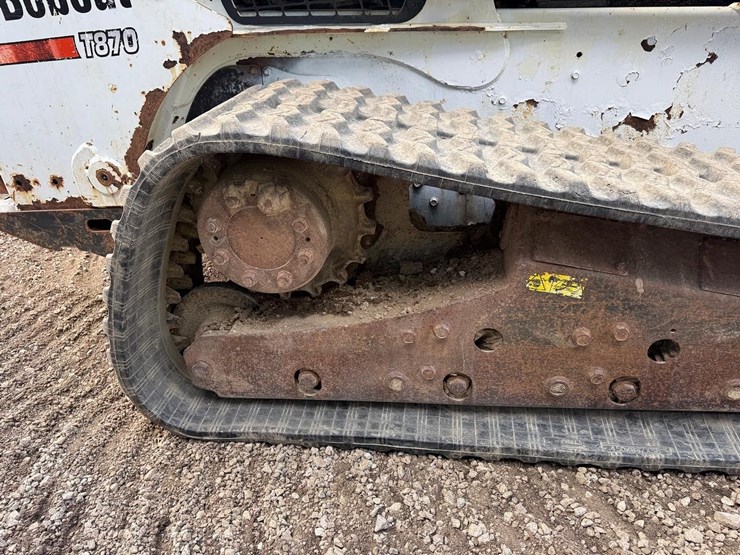 bobcat-t870-image-13