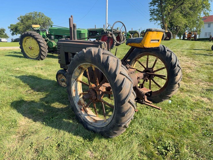 john-deere-b-image-3