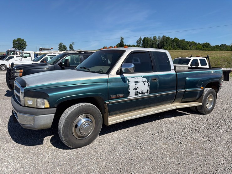 1996-dodge-ram-3500-image-1