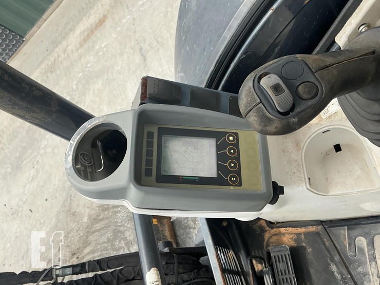 2016-deere-35g-image-15