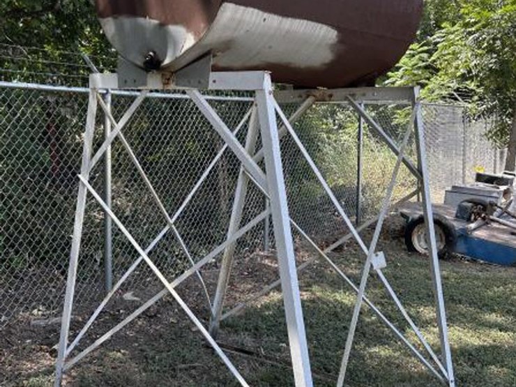 #196-•-500-gallon-gavity-diesel-tank-on-stand-image-2