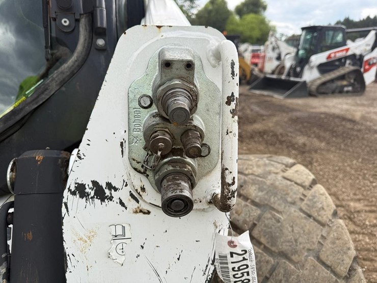 2022-bobcat-s850-image-11