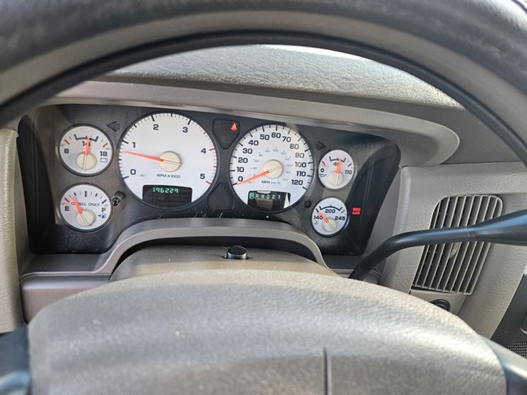 2004-dodge-ram-2500-image-33