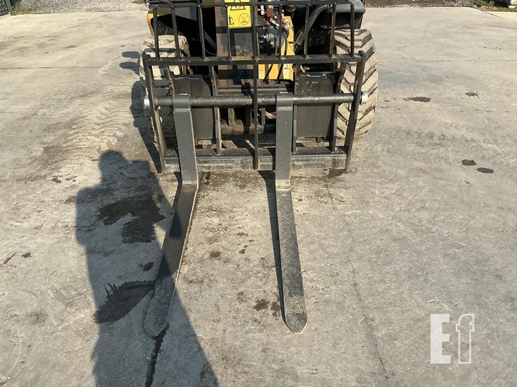 2018-caterpillar-th255c-image-9