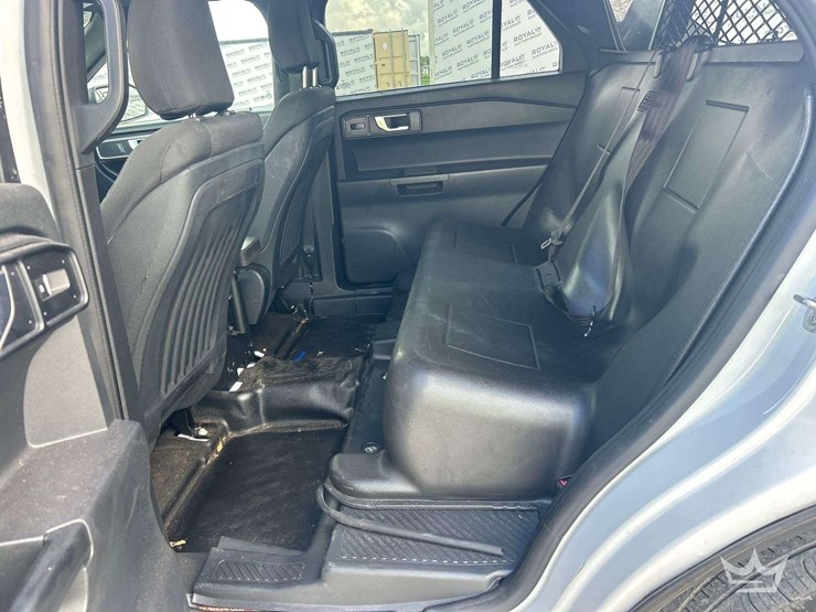 2020-ford-explorer-image-22