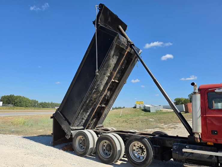 #26510-•-2006-mack-ct713-triaxle-dump-truck-image-26