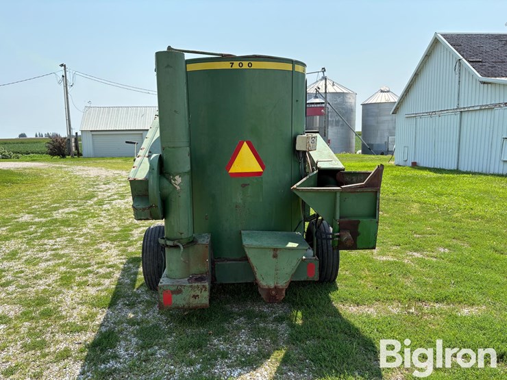 1979-john-deere-700-image-6