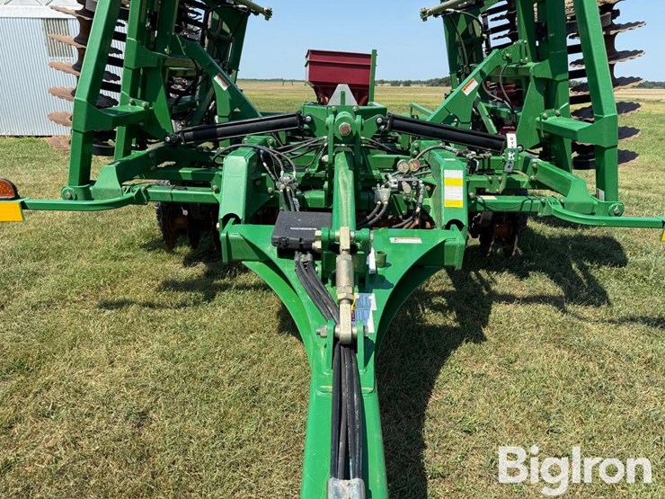 2017-great-plains-2400tm-image-11
