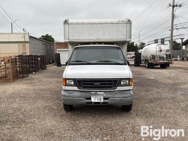 2006-ford-e450-image-2