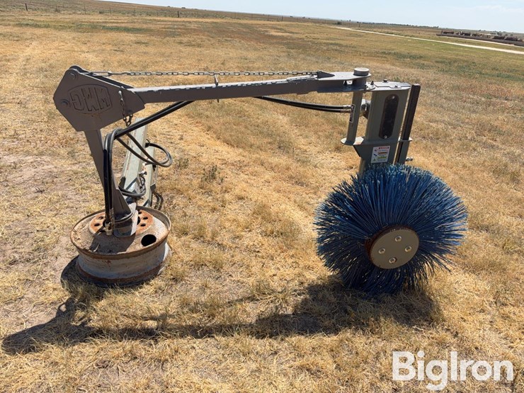douglas-welding-&-machine-feed-bunk-sweeper-skid-steer-attachment-image-4