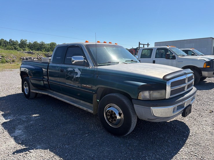 1996-dodge-ram-3500-image-3