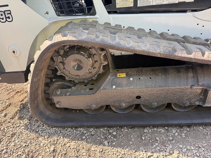 2019-bobcat-t595-image-14