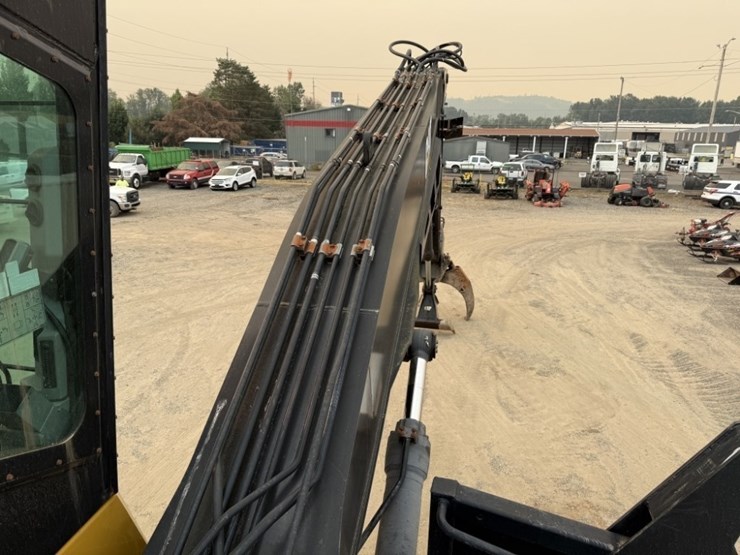 2013-caterpillar-568-image-27