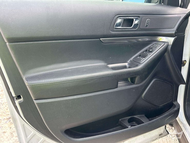 2018-ford-explorer-image-12
