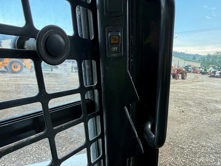 2020-bobcat-t595-image-26