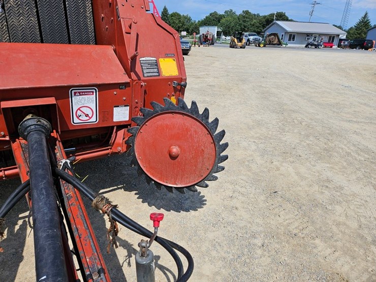 hesston-550-image-12