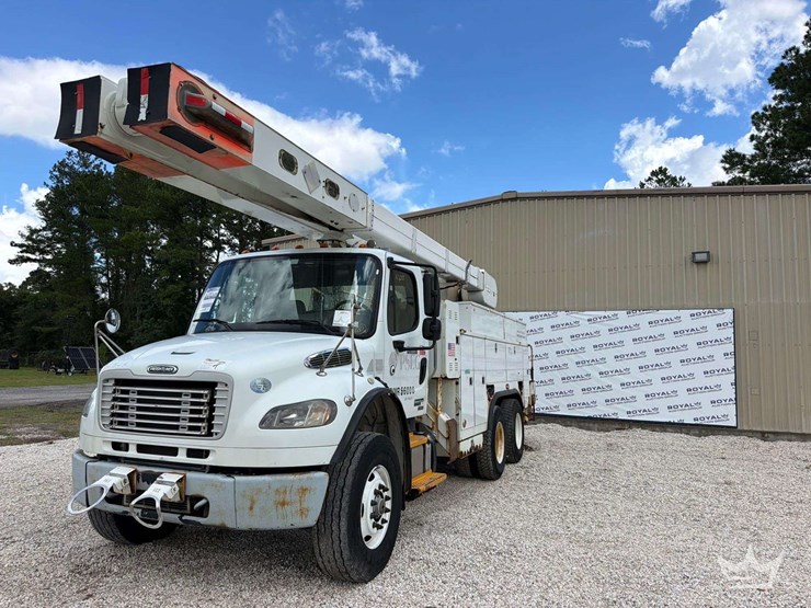 2011-freightliner-m2-106-image-1