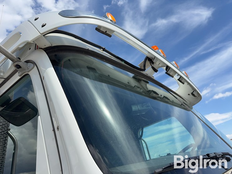 2013-freightliner-coronado-132-image-13