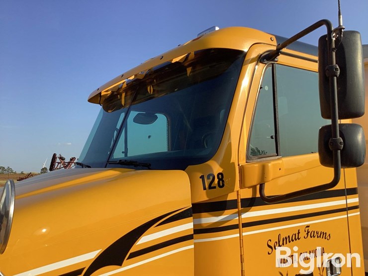2007-freightliner-columbia-112-image-12