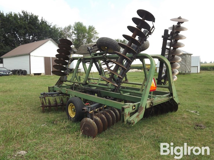 john-deere-230-image-7