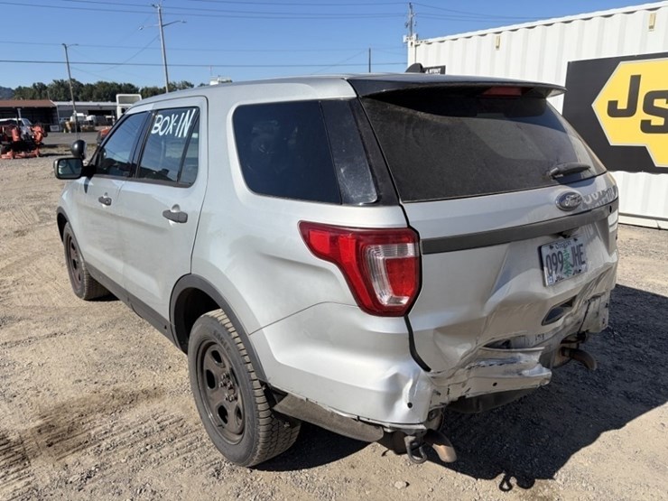 2016-ford-explorer-image-6