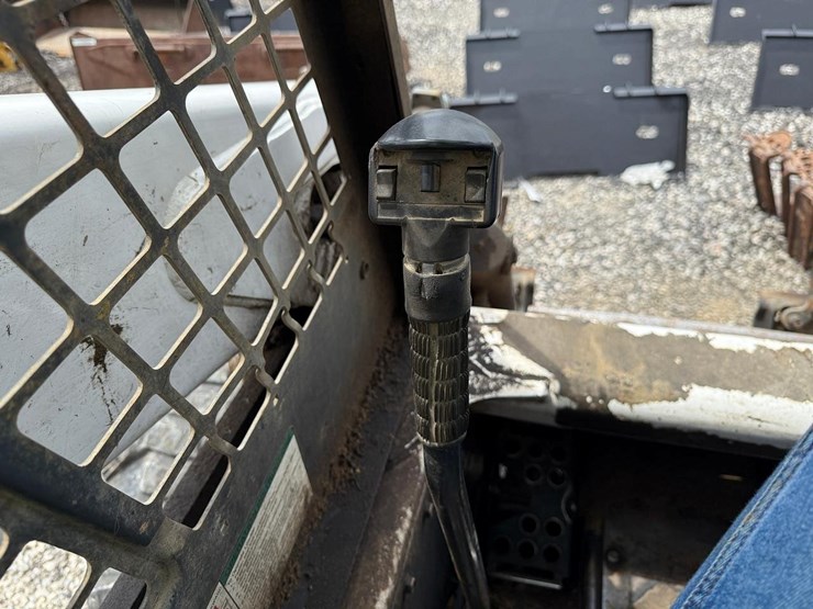 2005-bobcat-s250-image-24