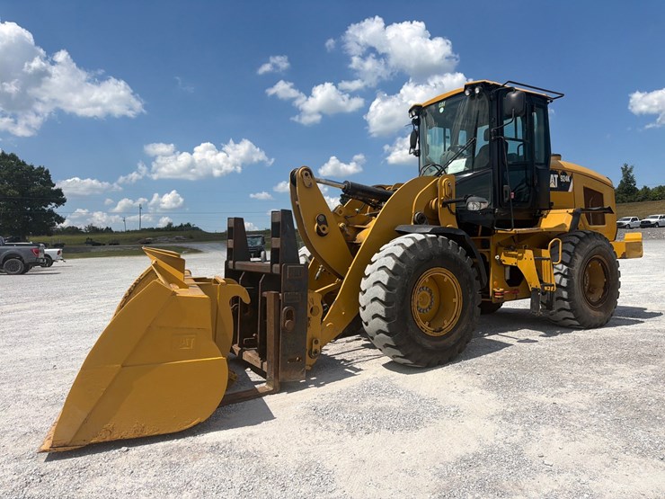 2015-caterpillar-924k-image-1