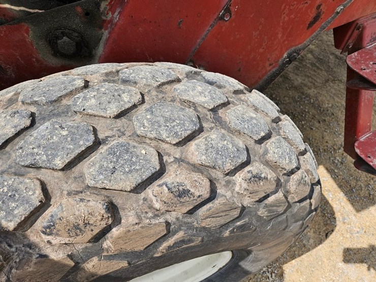 hesston-6450-image-42