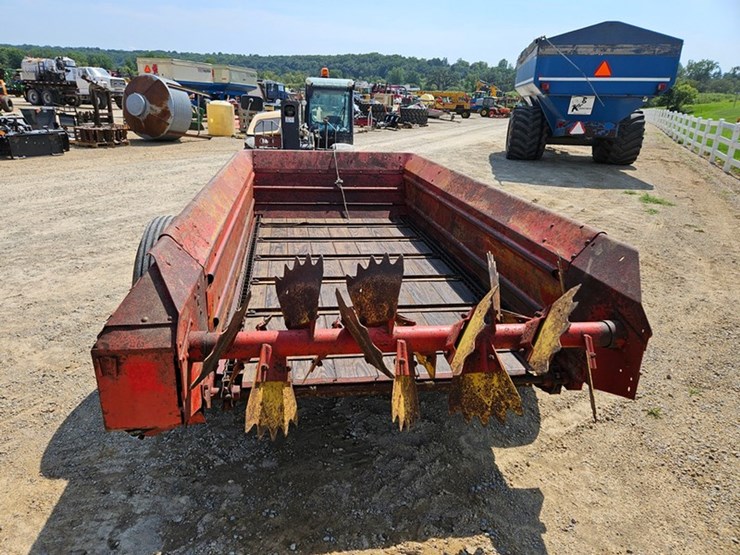 new-holland-512-image-4