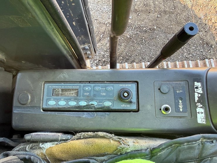 deere-200c-lc-image-29