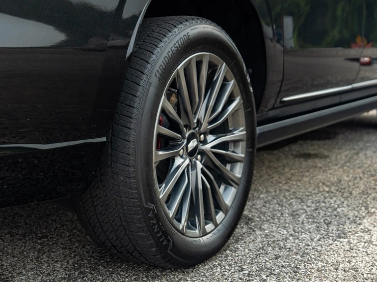 2024-cadillac-escalade-esv-image-32