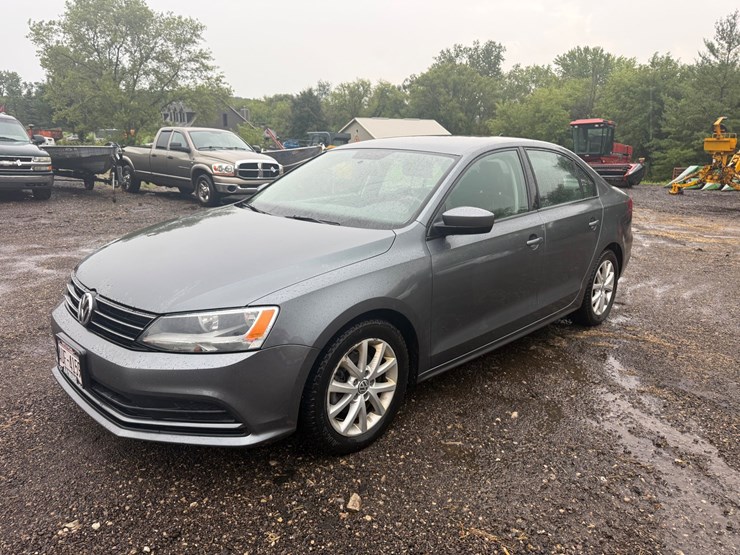 #55-•-2015-volkswagen-jetta-image-1