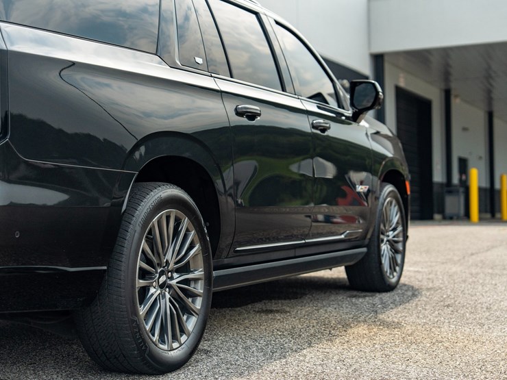 2024-cadillac-escalade-esv-image-31