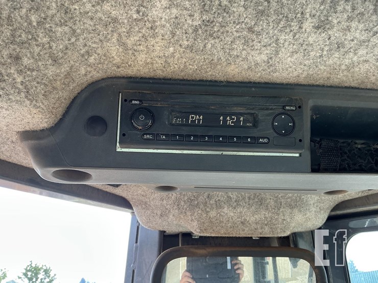 2019-deere-750k-lgp-image-17