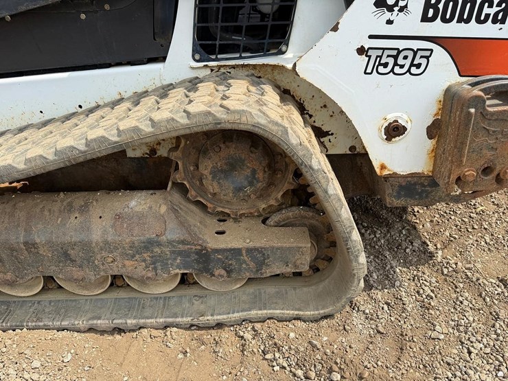 2020-bobcat-t595-image-18