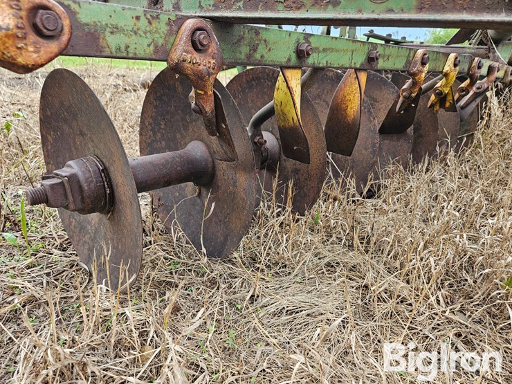 john-deere-12-image-18