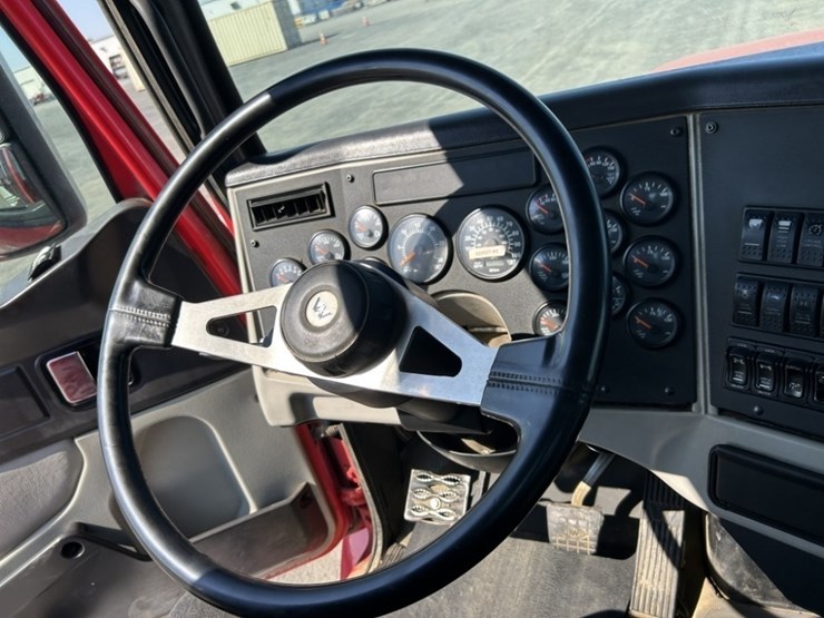 2015-western-star-4900sb-image-24