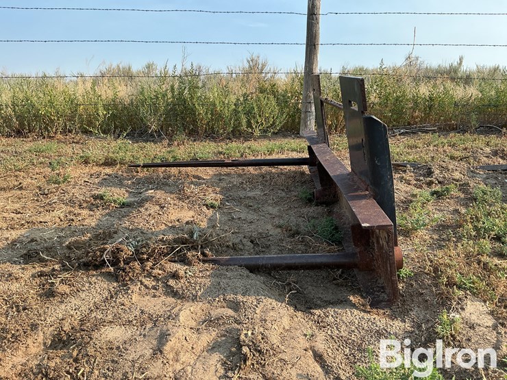 skid-steer-bale-spear-attachment-image-8