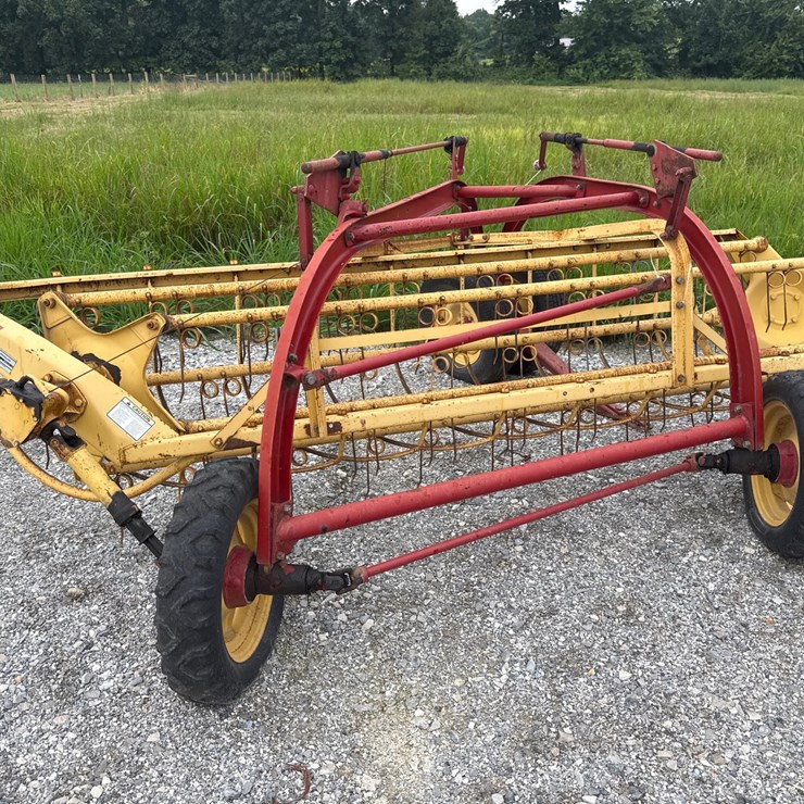 NEW HOLLAND 256