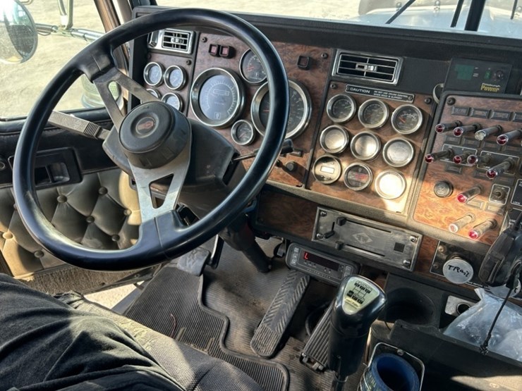 1999-kenworth-w900-image-19