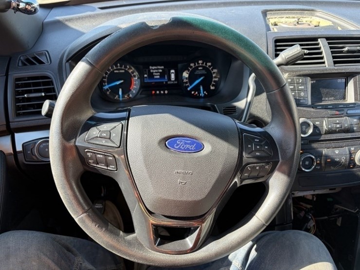 2016-ford-explorer-image-38
