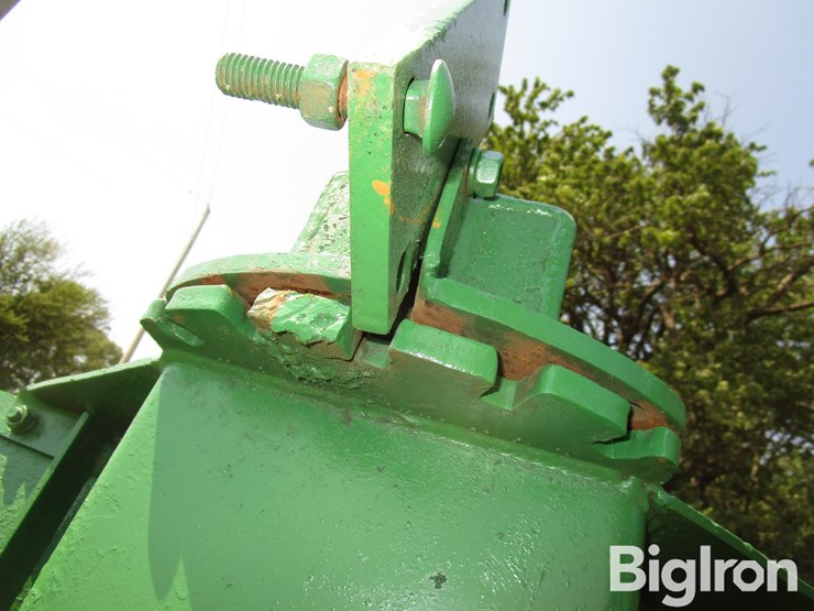 john-deere-8-image-18