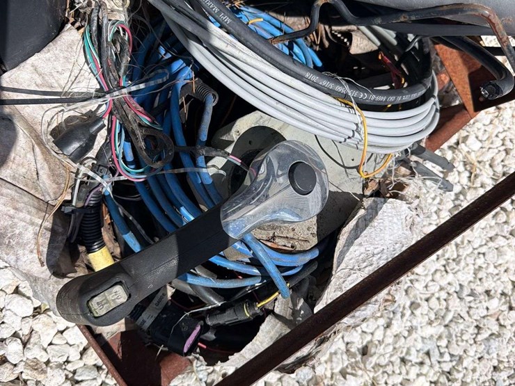 2002-mercury-135hp-outboard-boat-motor-image-7