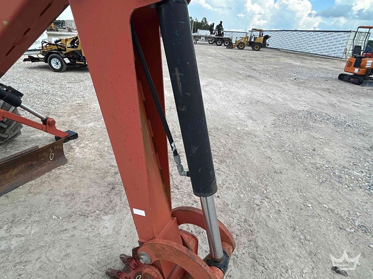 2012-ditch-witch-rt80-image-15