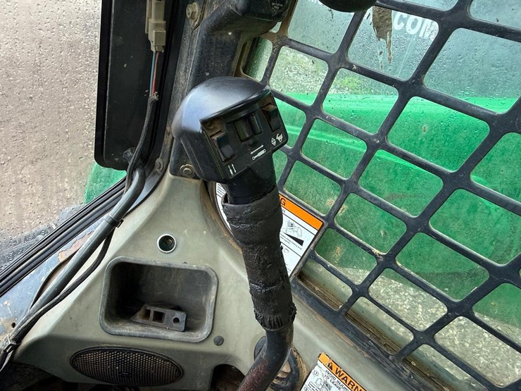 2013-bobcat-t650-image-21